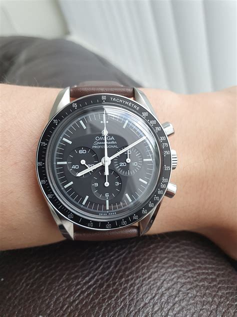 omega speedmaster wrist size.